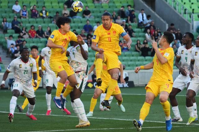 乐鱼娱乐平台-学费没白交!国足遭黑色9分钟未崩盘 6名U23首发